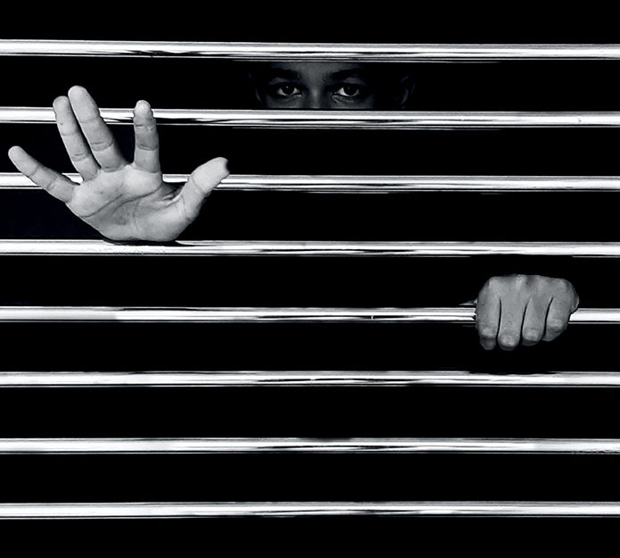 LA SURVEILLANCE  DE LA PRISON ET LE DROIT DE PLAINTE: ENTRE NÉCESSITÉ ET DÉFIANCES
